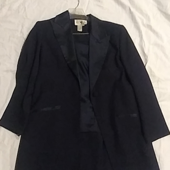 Women's suit - Picture 1 of 4